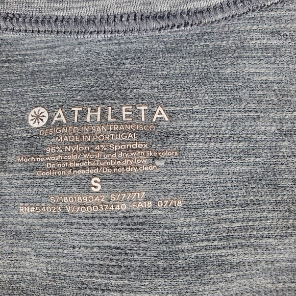 COPY - Bundle of 4 athletic tops size Small - Picture 5 of 6